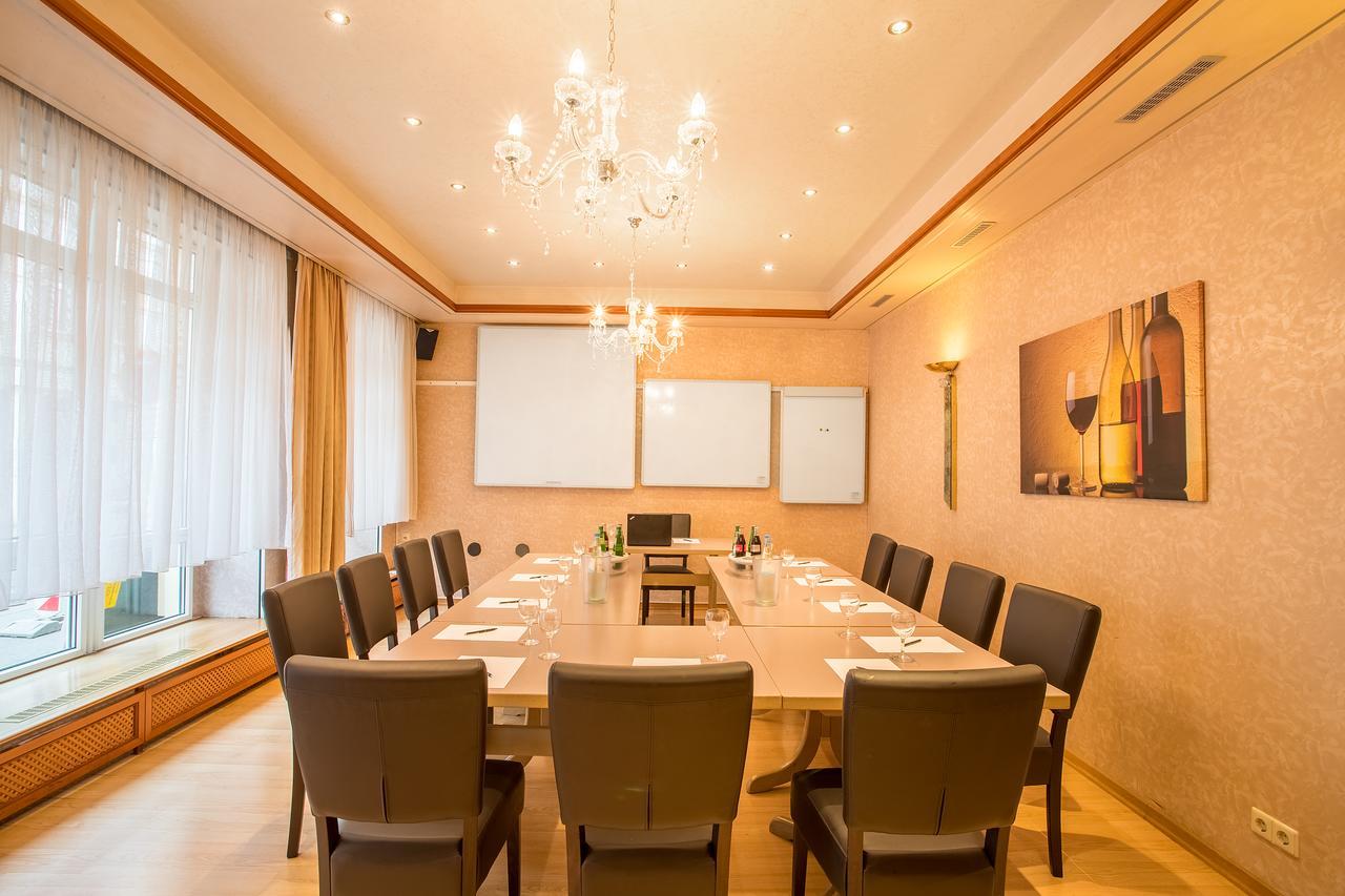 Astoria Hotel 4*