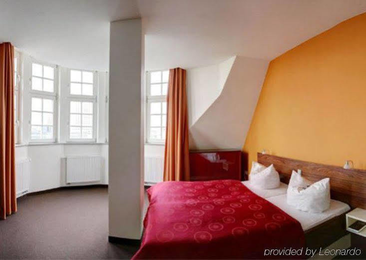 Royal International Hotel 4*