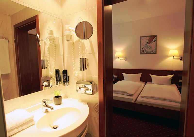 Astoria Hotel 4*