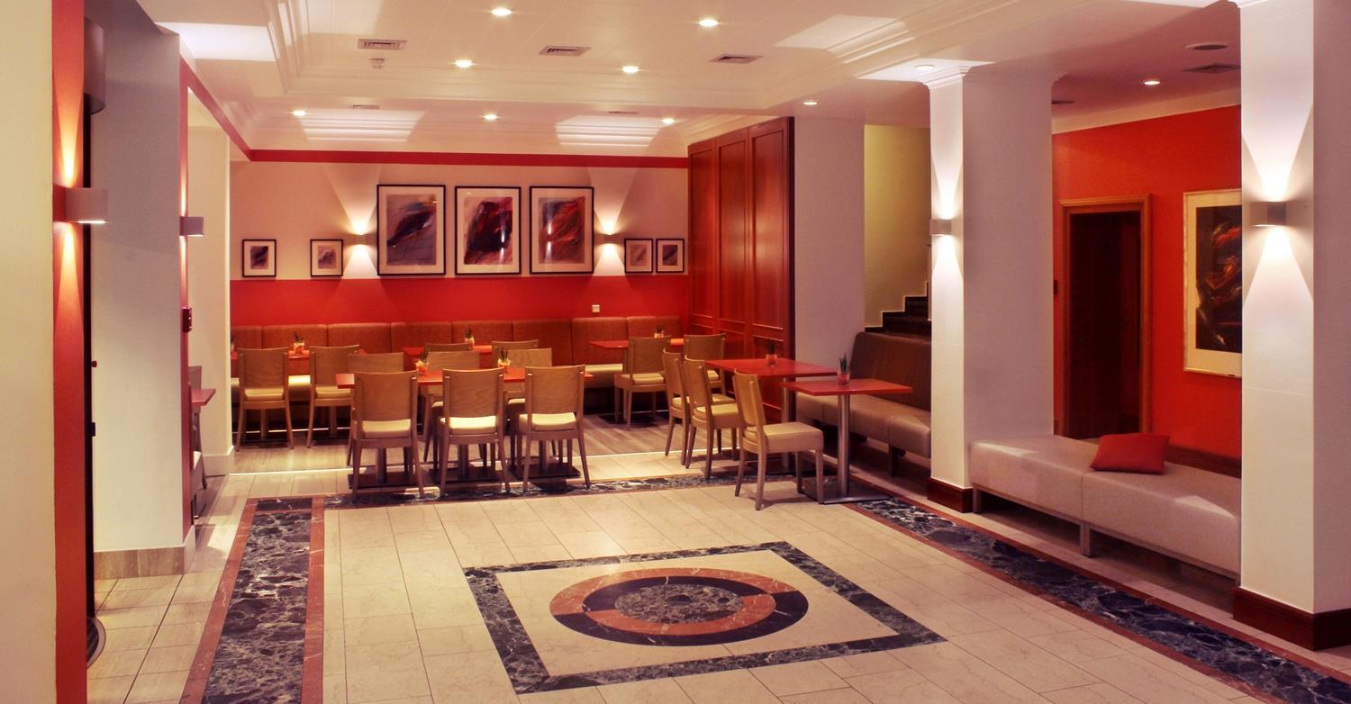 Holiday Garden Court City Centre Hotel 3*