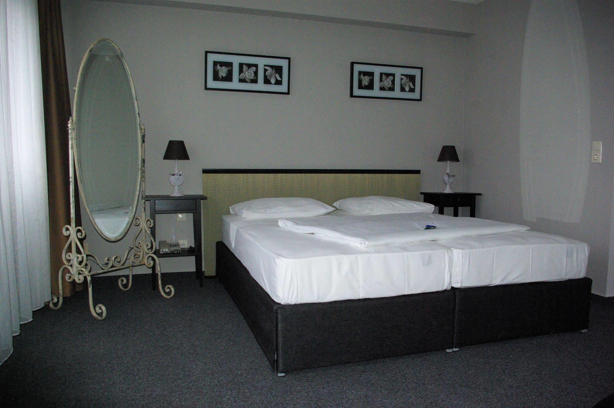 Astral'inn & Restaurant Hotel 3*