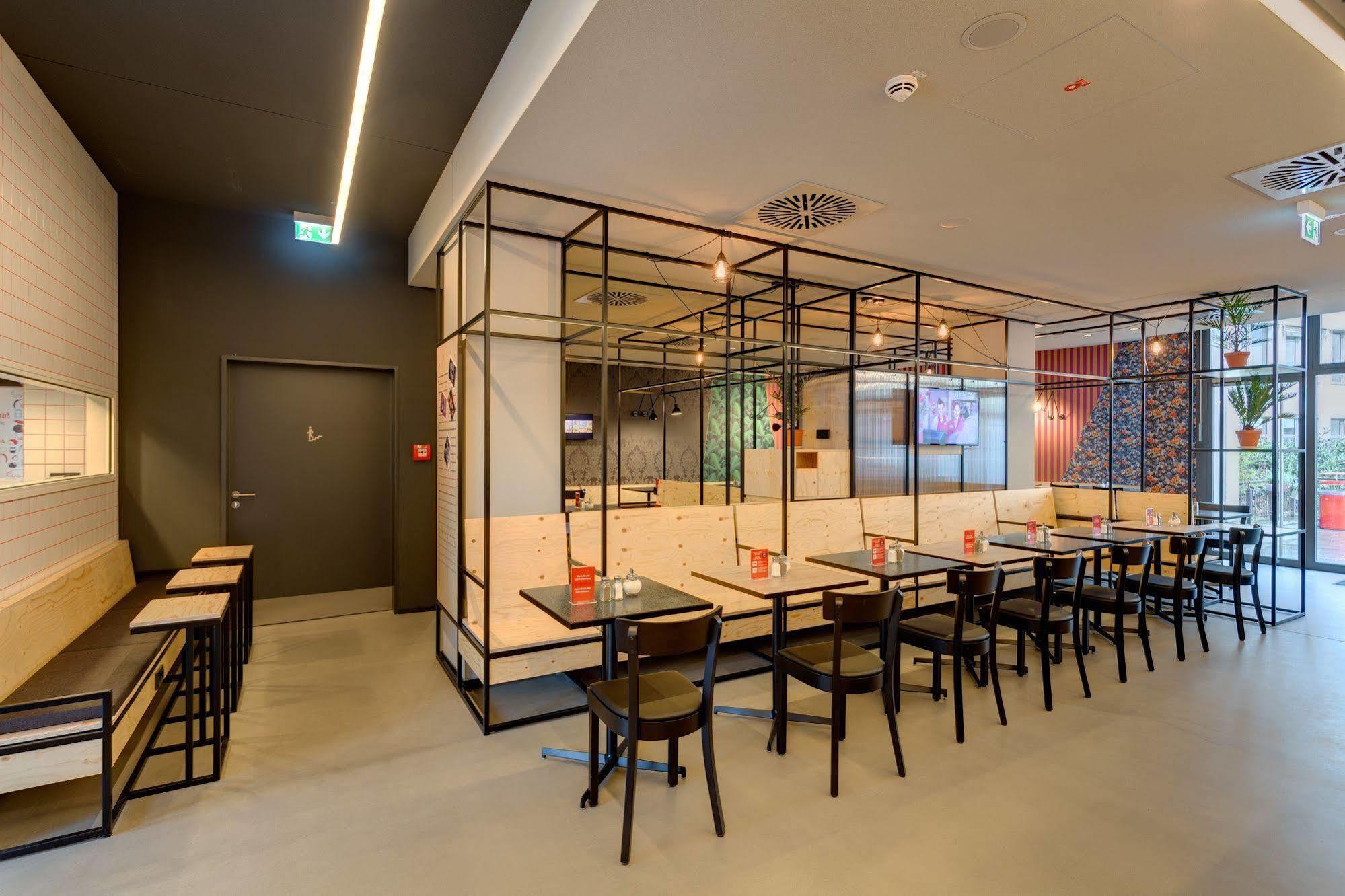 Meininger Hauptbahnhof Hotel 3*
