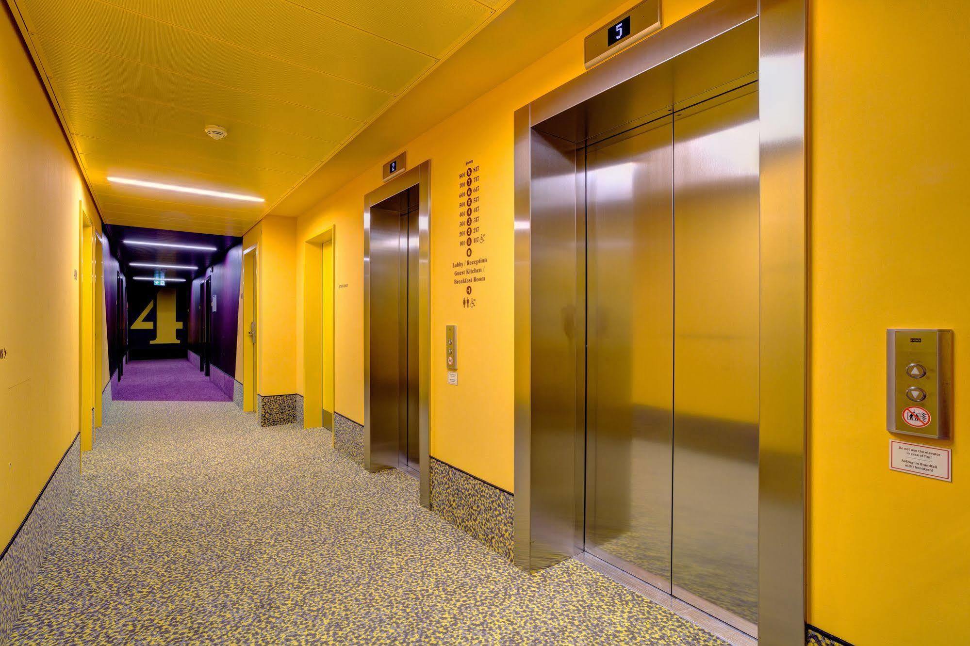 Hotel Meininger Hauptbahnhof 3*