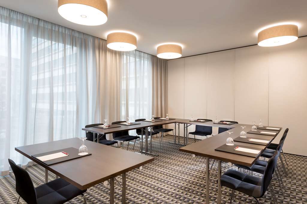 Adina Hotel 4*