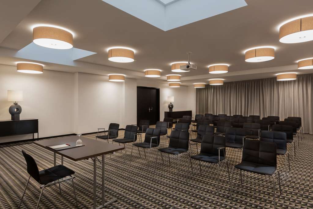 Hotel Adina 4*