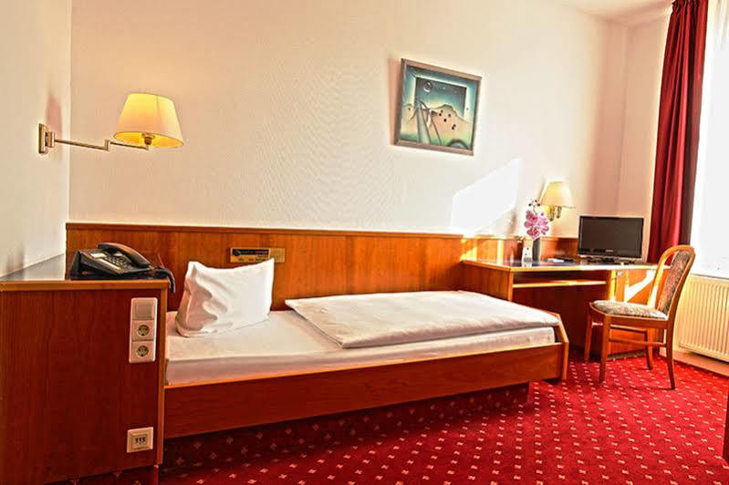 Astoria Hotel 4*