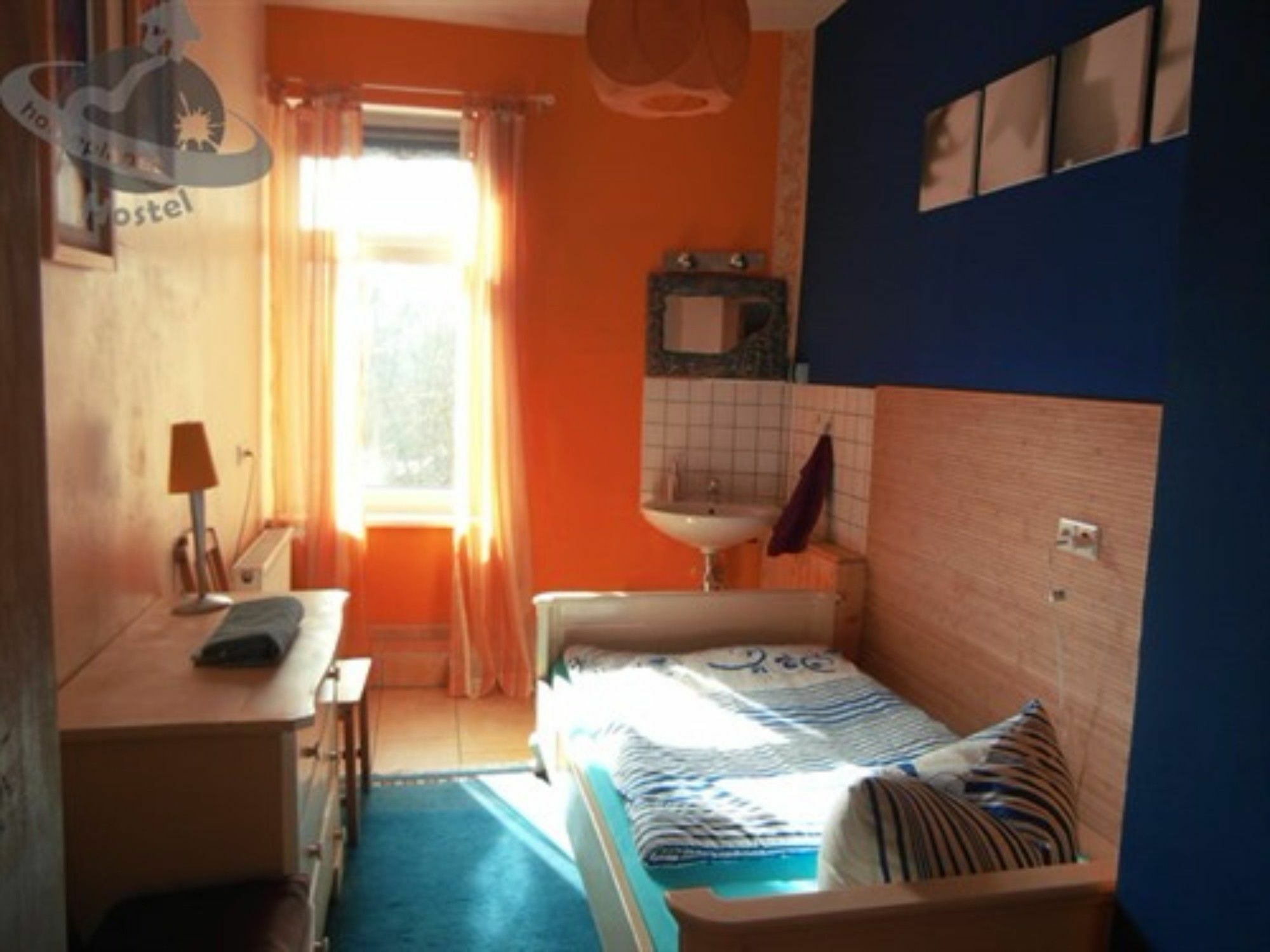 Homeplanet Hostel *