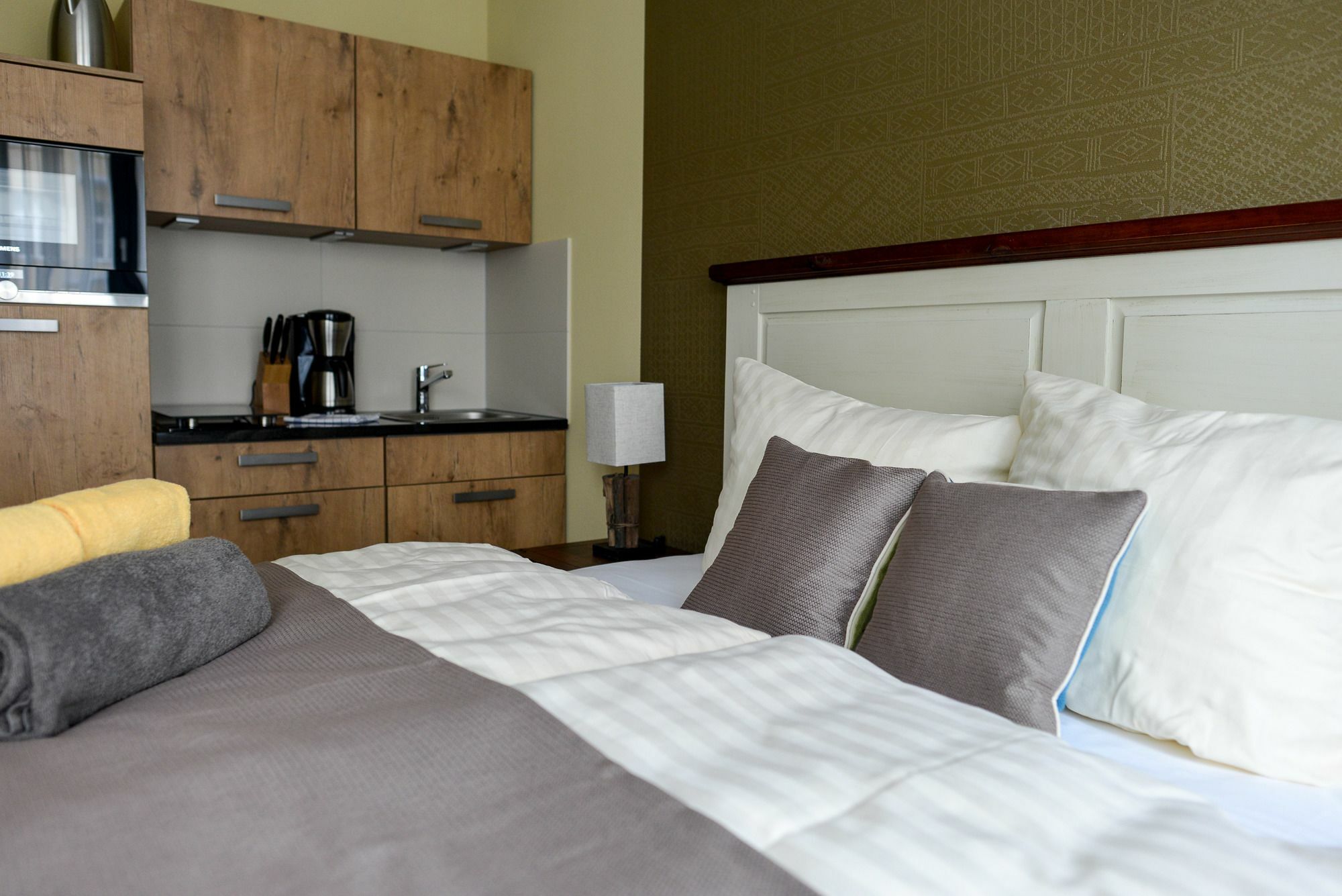 - Aparthotel