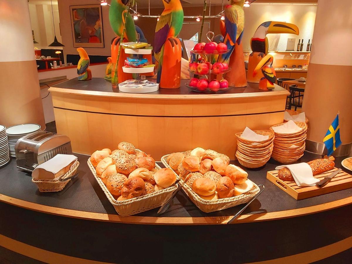 Good Morning + Hotel