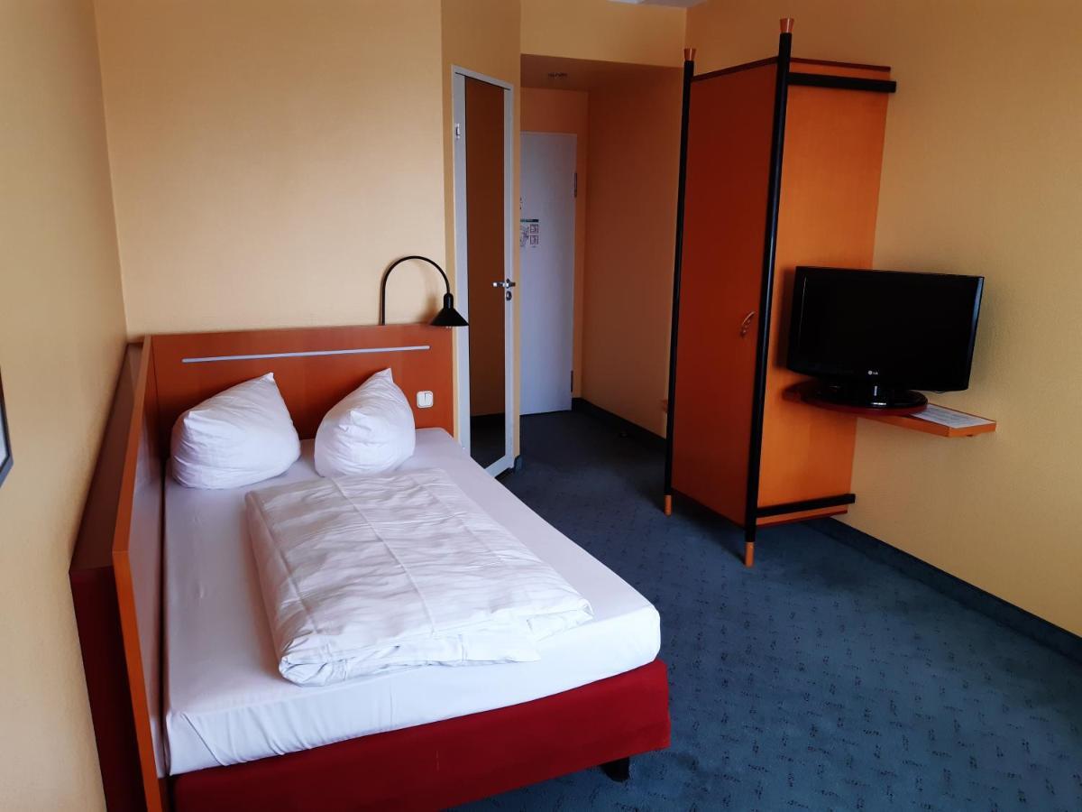 Good Morning + Hotel